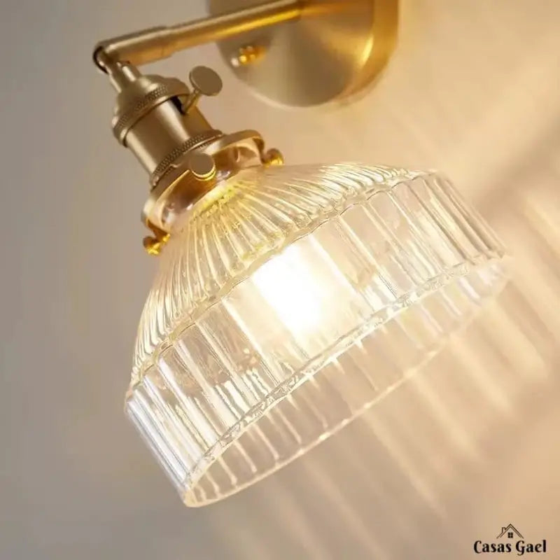 Arandela de Parede Sofisticada Dourada em Vidro