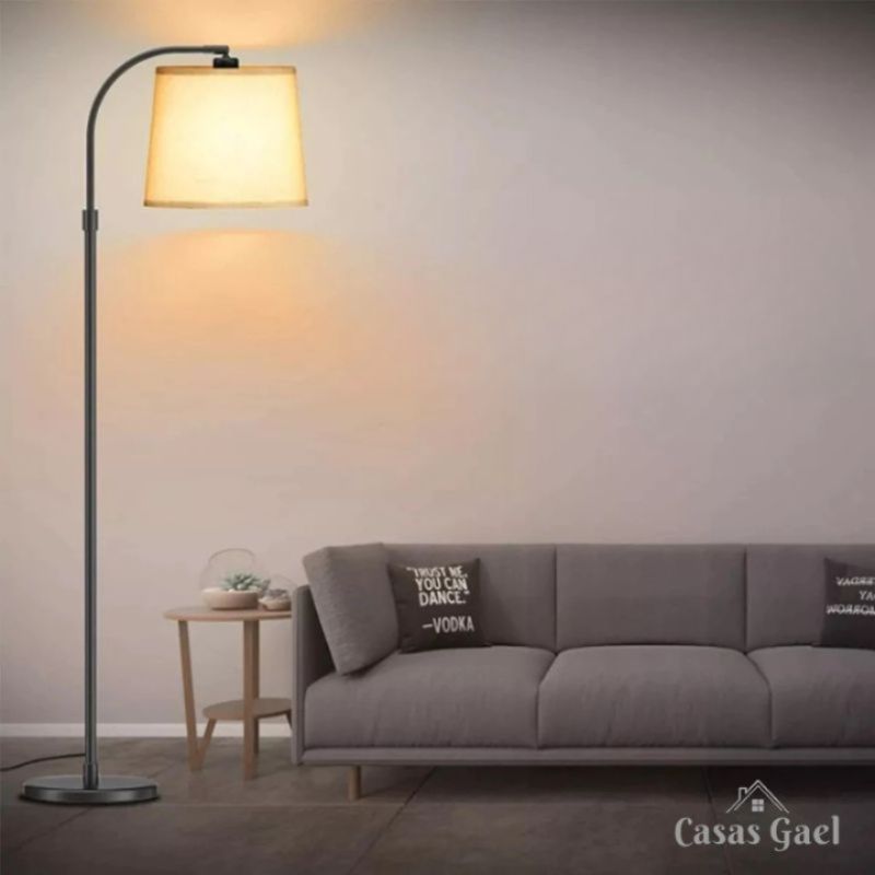 Luminária de Chão Ajustável com Cúpula em Linho