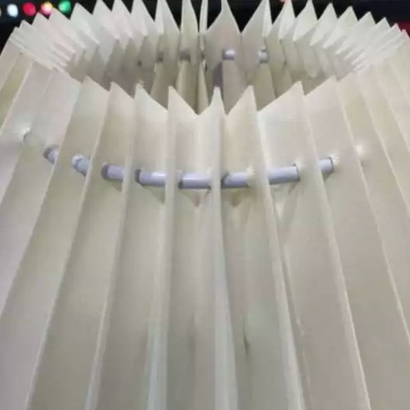 Luminária de Chão Articulável com Cúpula Plissada